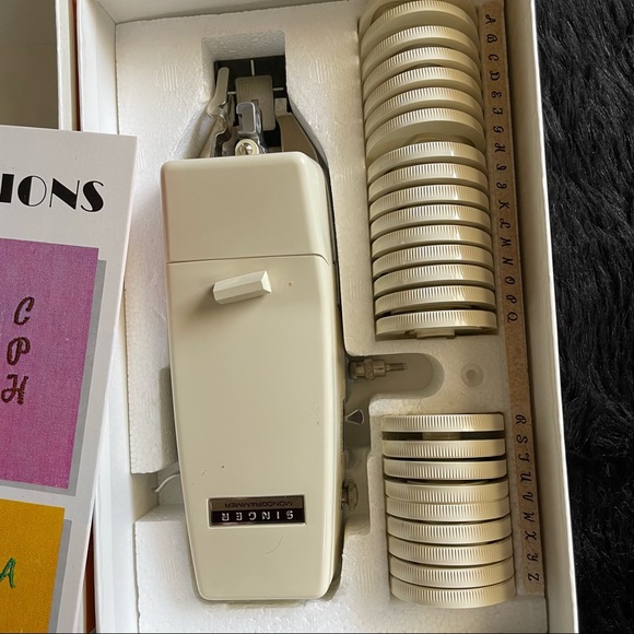 Vintage NOS monogrammer Singer Sewing machine attachment personalize craft - Picture 4 of 4